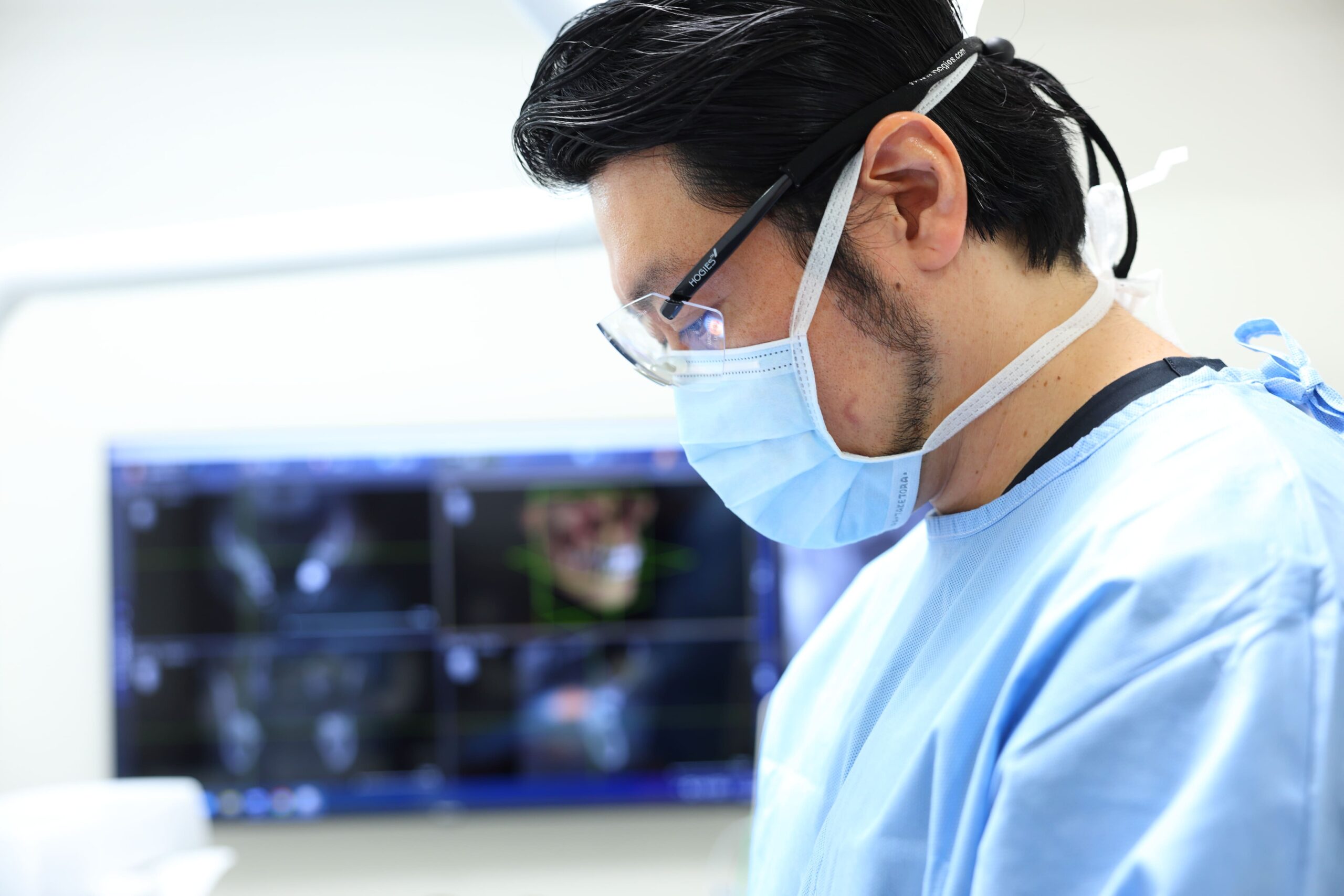 実績・経験豊富な
歯科医師が執刀